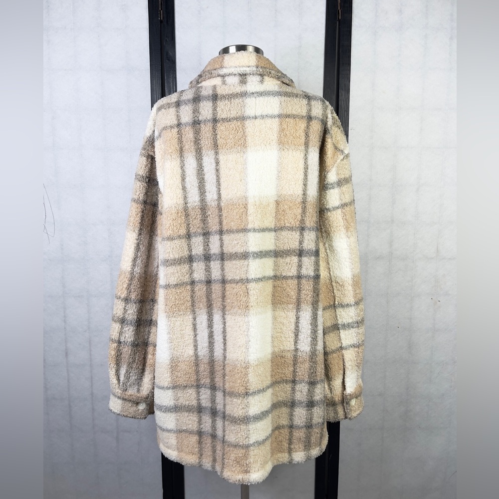 Abercrombie & Fitch and plaid Shacket - Picture 2 of 7